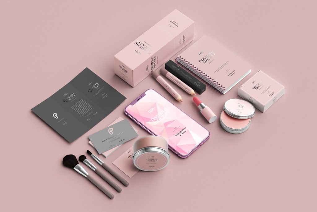 Een overzicht van premium skincare producten op een elegante witte ondergrond
